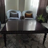 مبل تکی و میز وسط