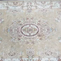 فرش کرمی نباتی سنگین وزن کلا کم‌استفاده شده یک‌جفت