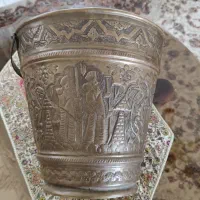 سطل برنجی قلم زنی بسیار قدیمی طرح هخامنشی