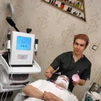 سالن تخصصی زیبایی آقایان امید اسپا