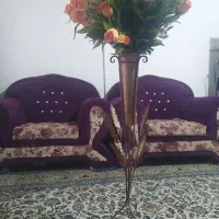 گلدان فلزی( فرفورژه) با گل مصنوعی