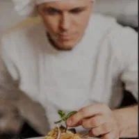 سراشپز وکمک اشپز خانم واقا