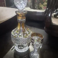 یک جفت گلدان چک و یک عدد تنگ و شش عدد جام چک