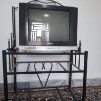 تلوزیون قدیمی مارک سامسونگ همراه با زیرتلوزیون