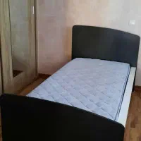 تخت شرکتی یکنفره کاملا تمیز و سالم