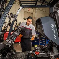 استخدام نیروی فنی کمک مکانیک