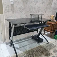 میز کامپیوتر حرفه ای مدرن