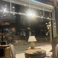 تمیز کردن شیشه مغازه
