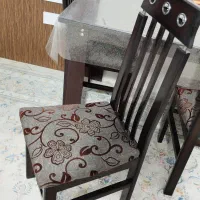 میز ناهار خوری در حد نو