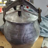 زودپز قدیمی چدن مال ۶۷سال پیش