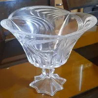 ظرف پایه دار بسیار شیک درحدنو قیمت ۱م ۸۰۰ت