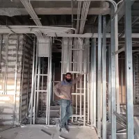 نیازمند برقکار برای لوله کشی برق