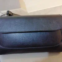 یک عدد کیف دوشی زنانه