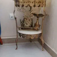 میز برنز. عسل سنگ مرمر