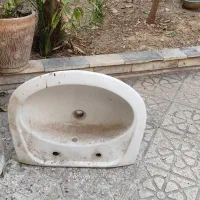 روشویی بزرگ سالم فقط گردو خاکی تو انبار بوده