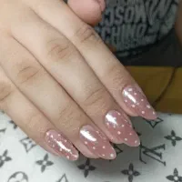 کاشت ناخن با ۱۵درصد تخفیف