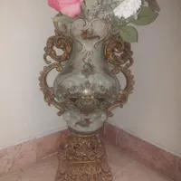 گلدان بزرگ و گل مصنوعی