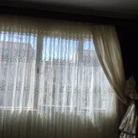پرده دانتل 16 ونیم به همراه یالون و قاب چوبی پرده