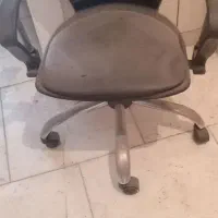 صندلی چرم درحد نو  نو