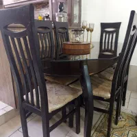 میز ناهارخوری و مبل راحتی