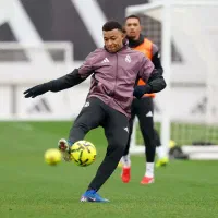 بازیکن فوتبال نیاز مندم