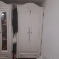 کمد چوبی و ویترین