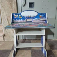 میز تحریر و کامپیوتر