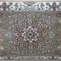 پشتی وتعدادی وسایل