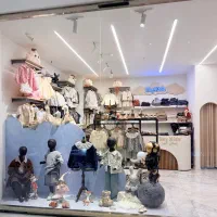 واگذاری اجناس و دکور مغازه لباس بچگانه