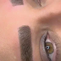 مدل برای هاشور ابرو طبیعی (میکروبلیدینگ حرفه‌ای)