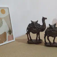 مجسمه سه تایی شتر و تابلو
