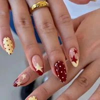 استخدام ناخنکار در سالن پر مشتری شهرک غرب