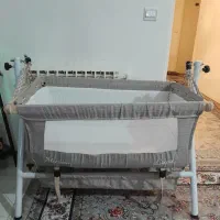 تخت کنار مادر