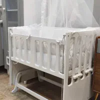 تخت و گهواره کنار مادر سیسمونی