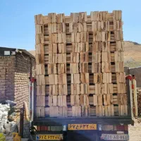 نیروی کار در کارگاه چوب بری جهت میخکوبی جعبه