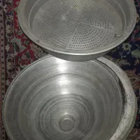 یک قابلمه و یک آبکش قدیمی