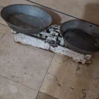 ترازو دو کفی قدیمی