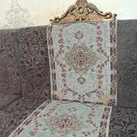 پشتی تاج دار