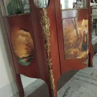 ویترین چوب و برنزبانقاشی دست