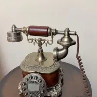 تعداد زیادی ظروف دکوری و پذیرایی قدیمی وجدید