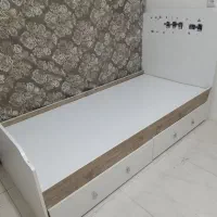 تخت خواب نوجوان