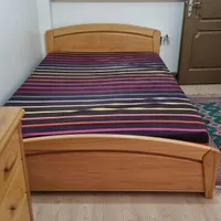 تخت خواب و میز آرایش بهکارچوب|تخت و سرویس خواب|رشت, بلوار گیلان|دیوار