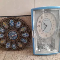 دوعدد ساعت دیواری