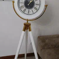 ساعت ایستاده پایه دار