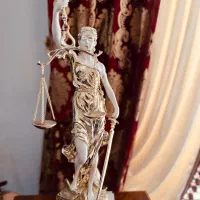 تندیس فرشته عدالت