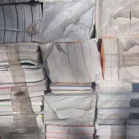 فروشنده و خریدار کتاب و کاغذ کارتن مجله