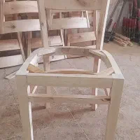صندلی چوبی خام و حتی رنگ شده