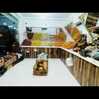 میز و آینه میوه فروشی
