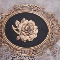 تابلو ، آیینه و قاب خالی