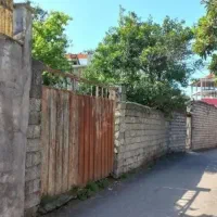 زمین تمام مسکونی  چهار دیواری شده داخل شهر لاهیجان